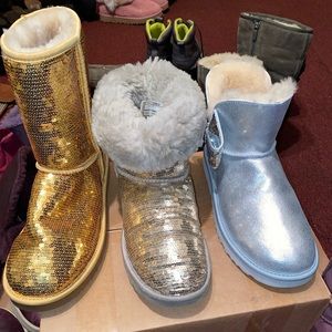 Size 9 Sequin Ugg Not Sure Of Color Middle Boot Only !!!!